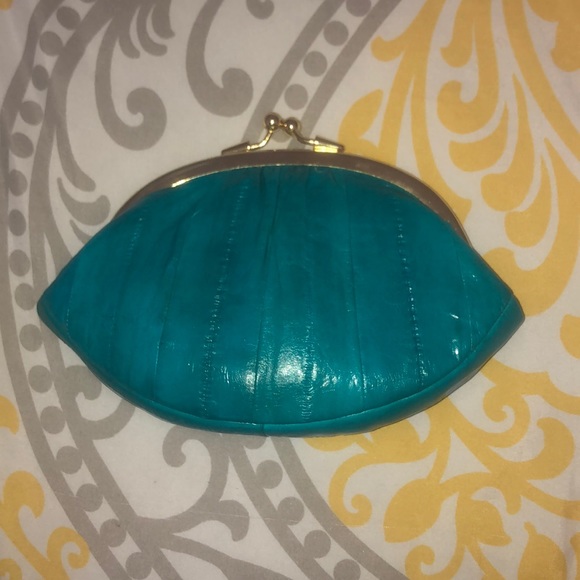 Hand purse.